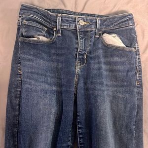 Levi’s women’s mid rise skinny jeans - size 6
